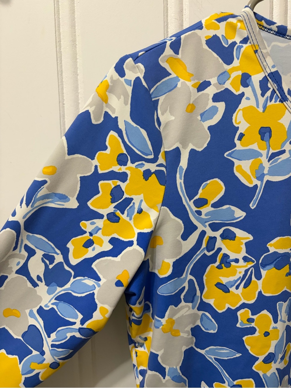 J.McLaughlin Floral Top Blue Yellow 3/4 Sleeve Stretch Knit Medium - Picture 4 of 7